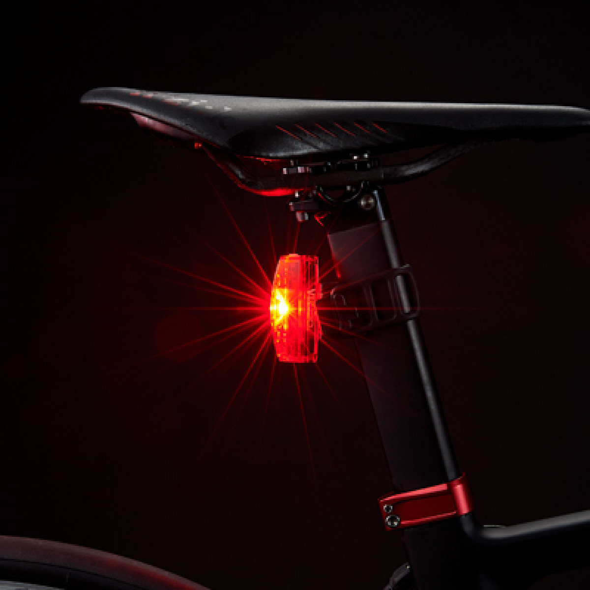 Cat Eye ViZ150 Rear Light | Micro USB