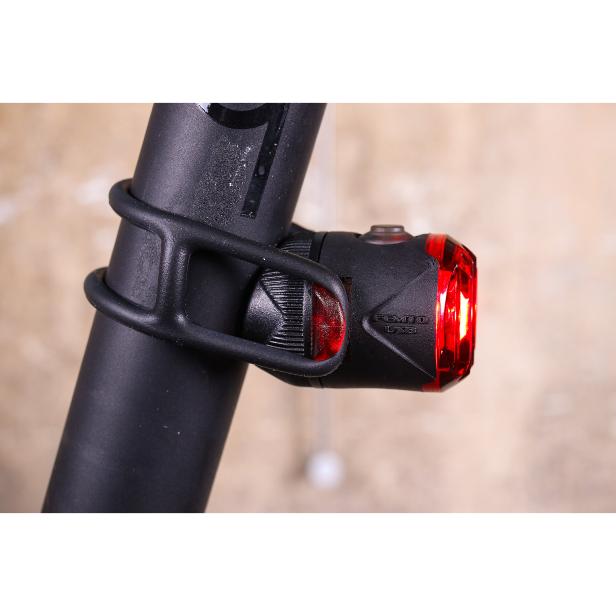 Lezyne Femto USB diska aizmugurējais lukturis