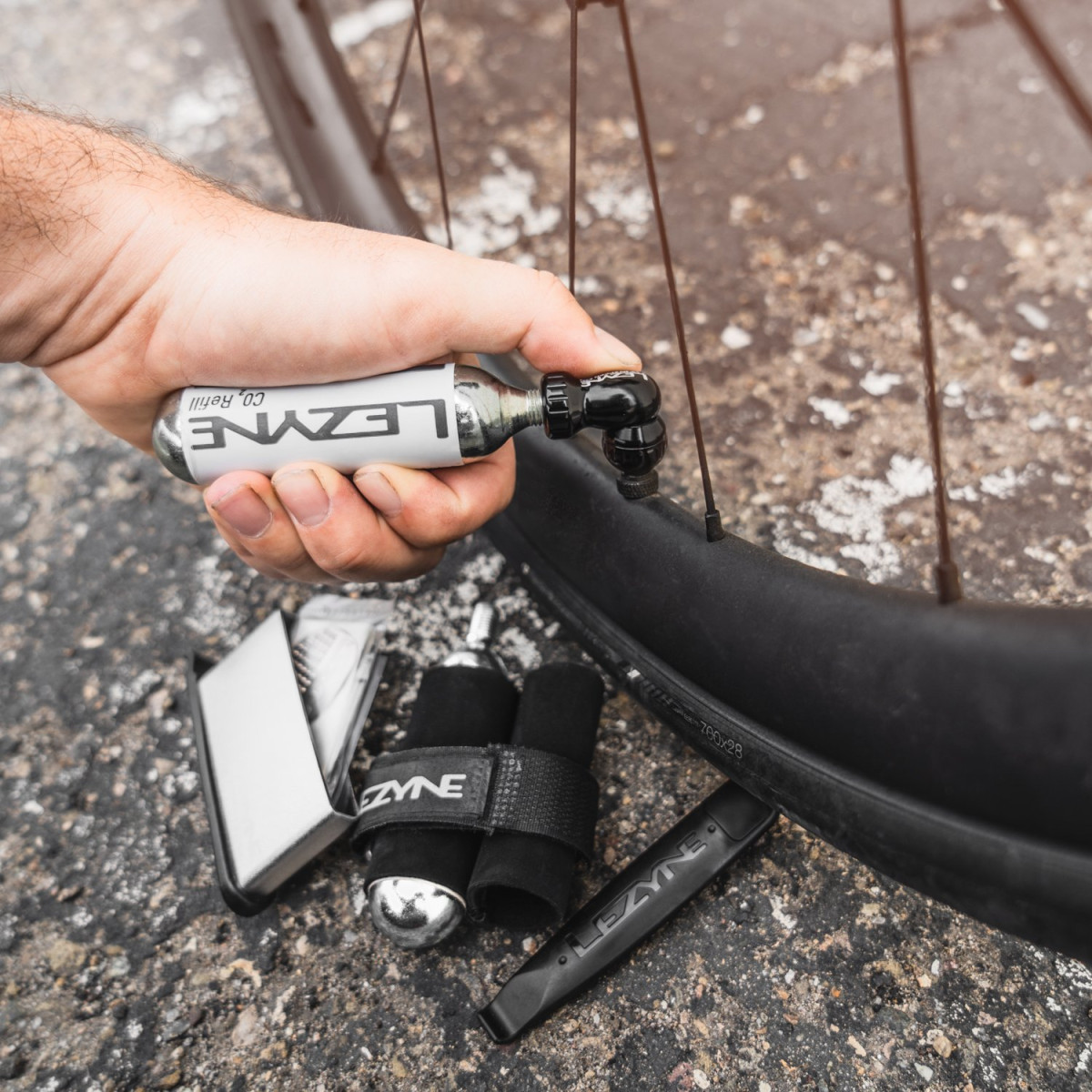 Lezyne Twin Speed Drive CO2 kasetņu pumpis 25 g | Melns spīdums
