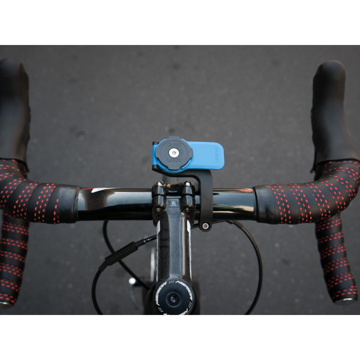 Quad Lock® Out Front Mount telefona turētājs