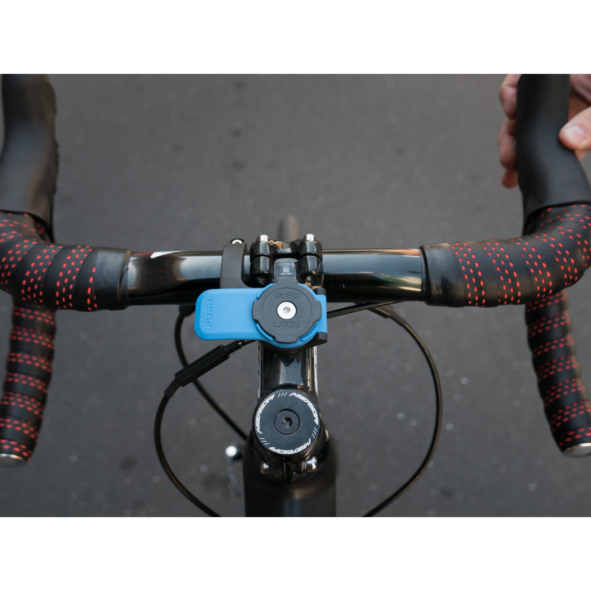 Quad Lock® Out Front Mount telefona turētājs