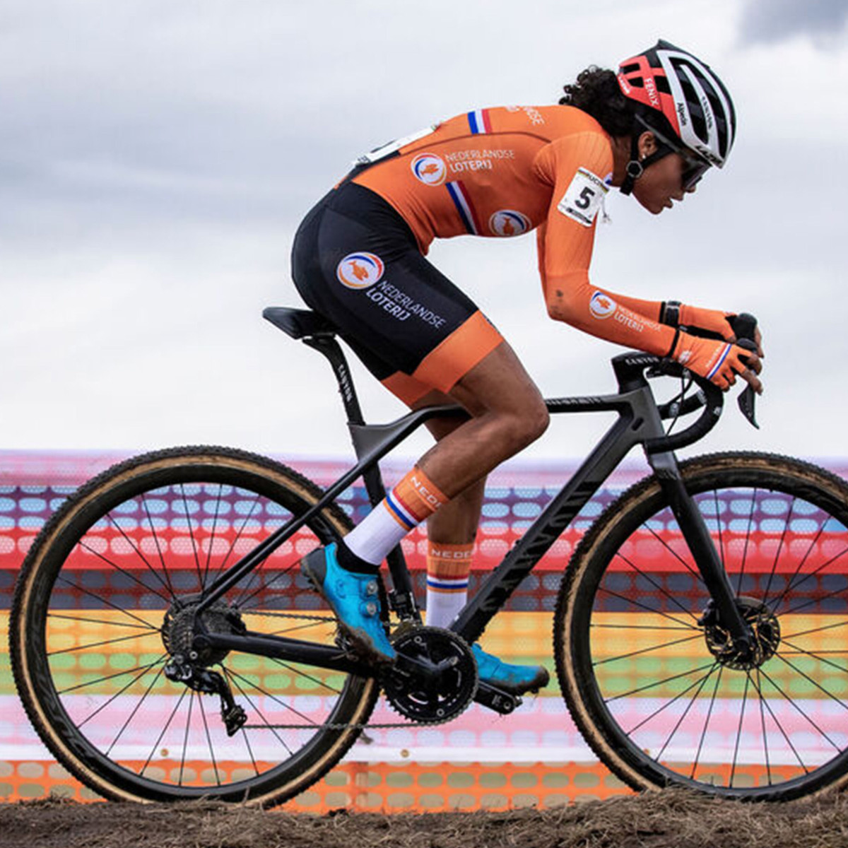 Canyon S13 VCLS CF sēdekļa stute | 27.2mm | Black - White