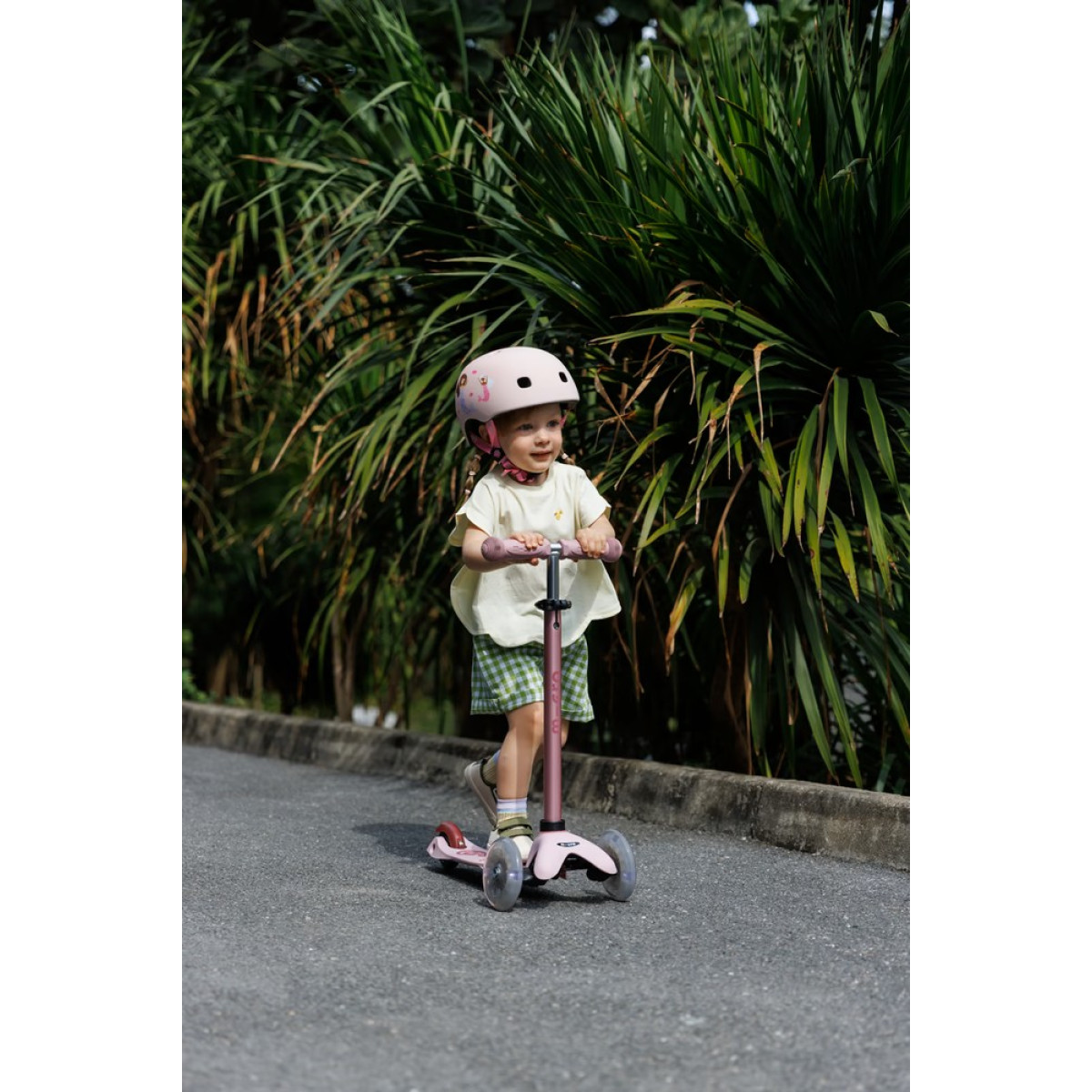 Mini Micro Deluxe Rock & Go LED Scooter | Dusty Rose