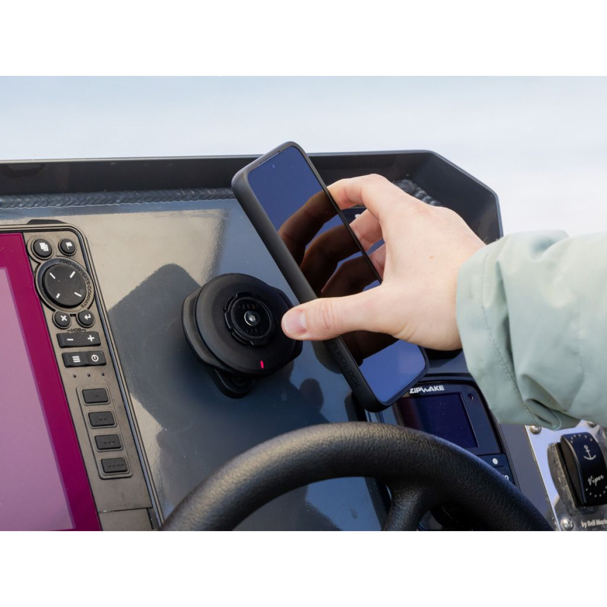 Quad Lock® 360 alus - peidetud | väike - läbi kaabli