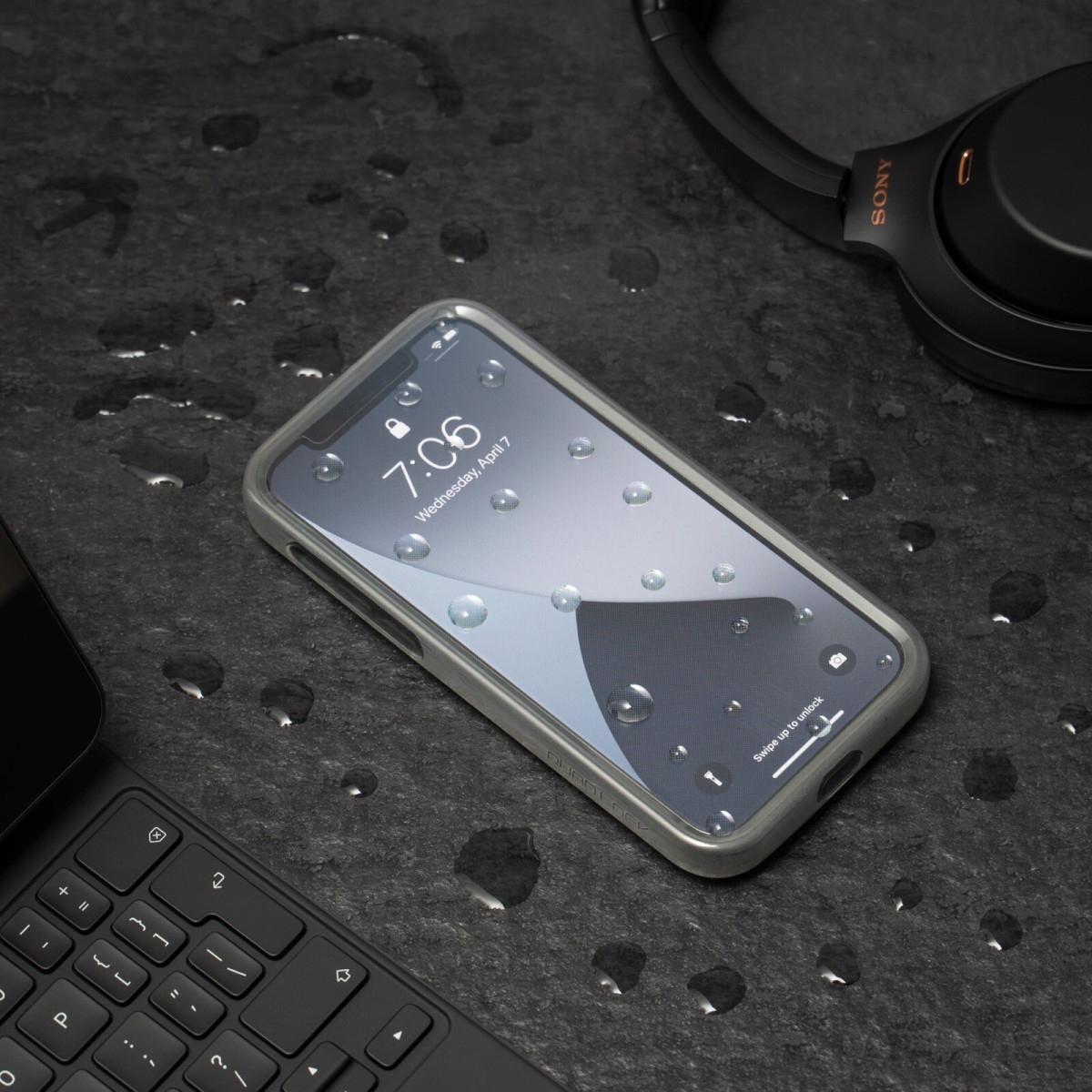 Quad Lock® MAG iPhone 16 Pro Max Poncho
