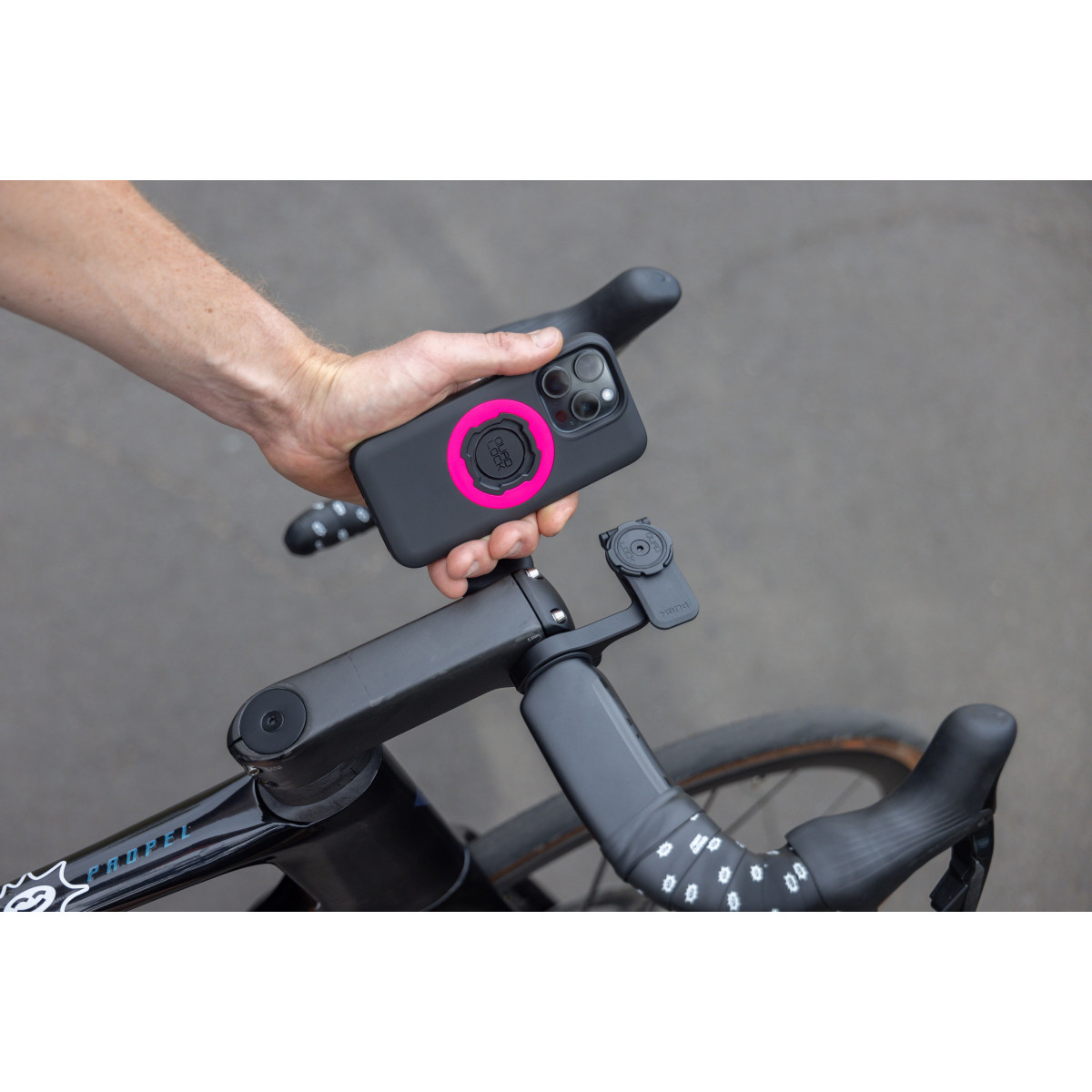 Quad Lock® Out Front Mount Pro telefona maciņa turētājs