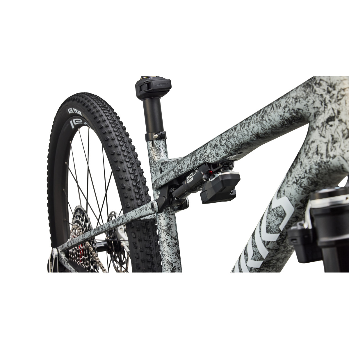 S-Works Epic 9 maastikuratas | Gloss Metallic Obsidian - Metallic White Silver