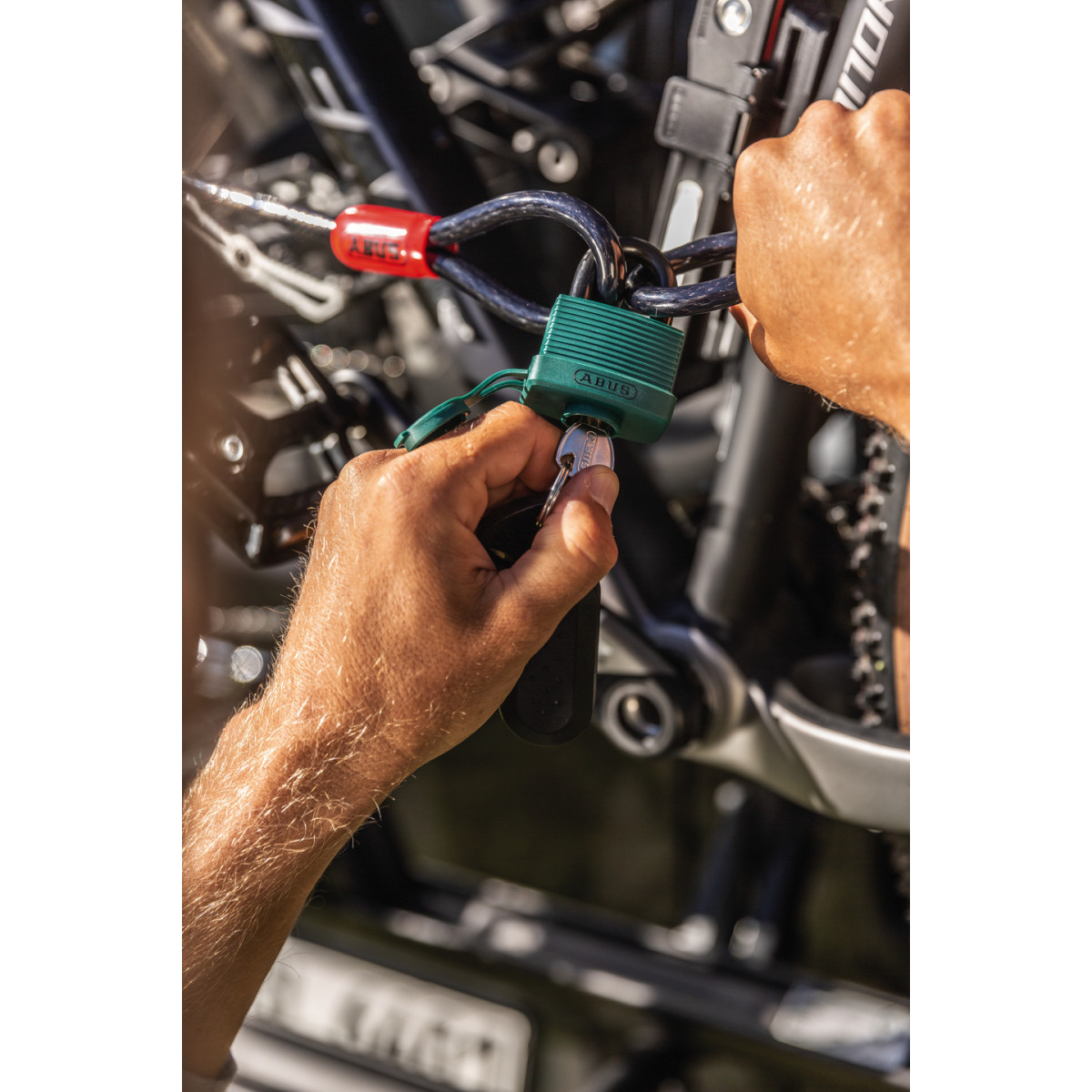 Abus Cobra 10/200 melns tērauda kabelis