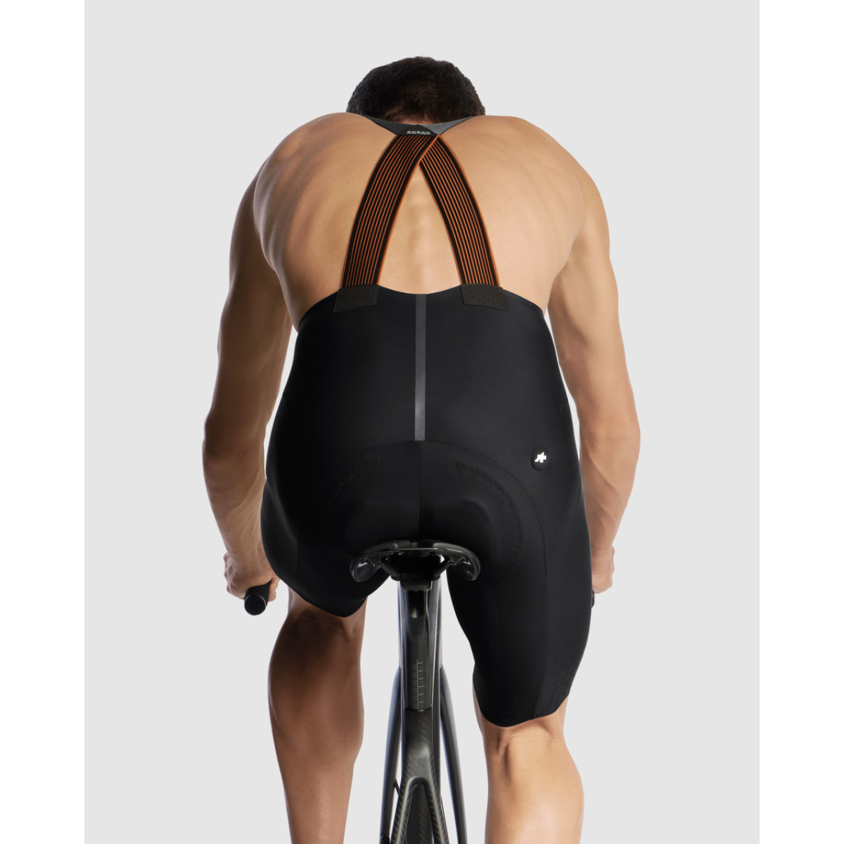 Assos Equipe RS Schtradivari S11 Pikad meeste rinnatüki lühikesed püksid | mustSari