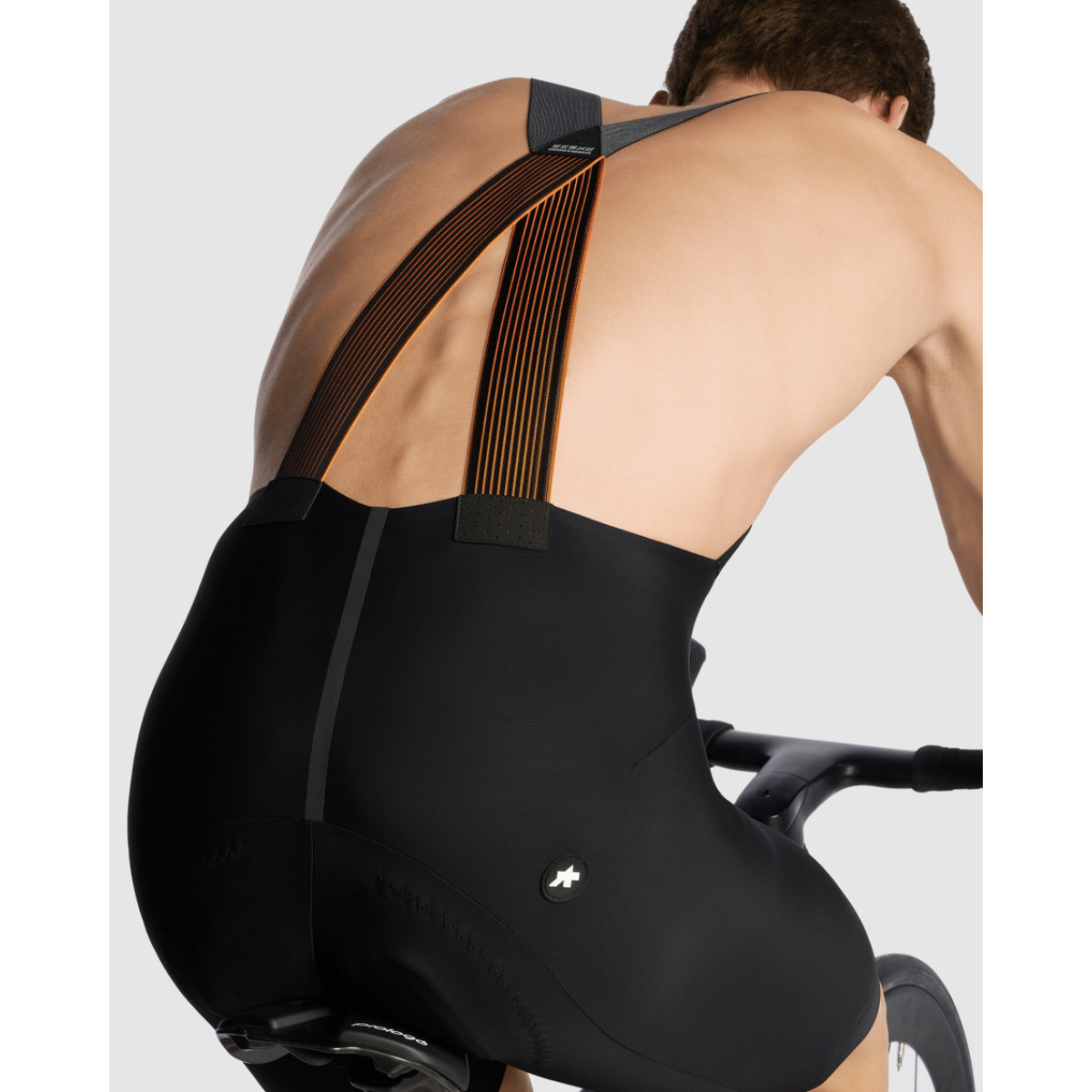 Assos Equipe RS Schtradivari S11 Pikad meeste rinnatüki lühikesed püksid | mustSari