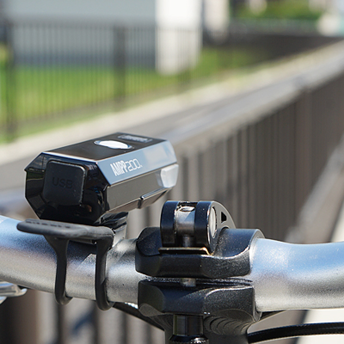 Cat Eye AMPP200 / ViZ100 velosipēdu lukturu komplekts | Micro USB