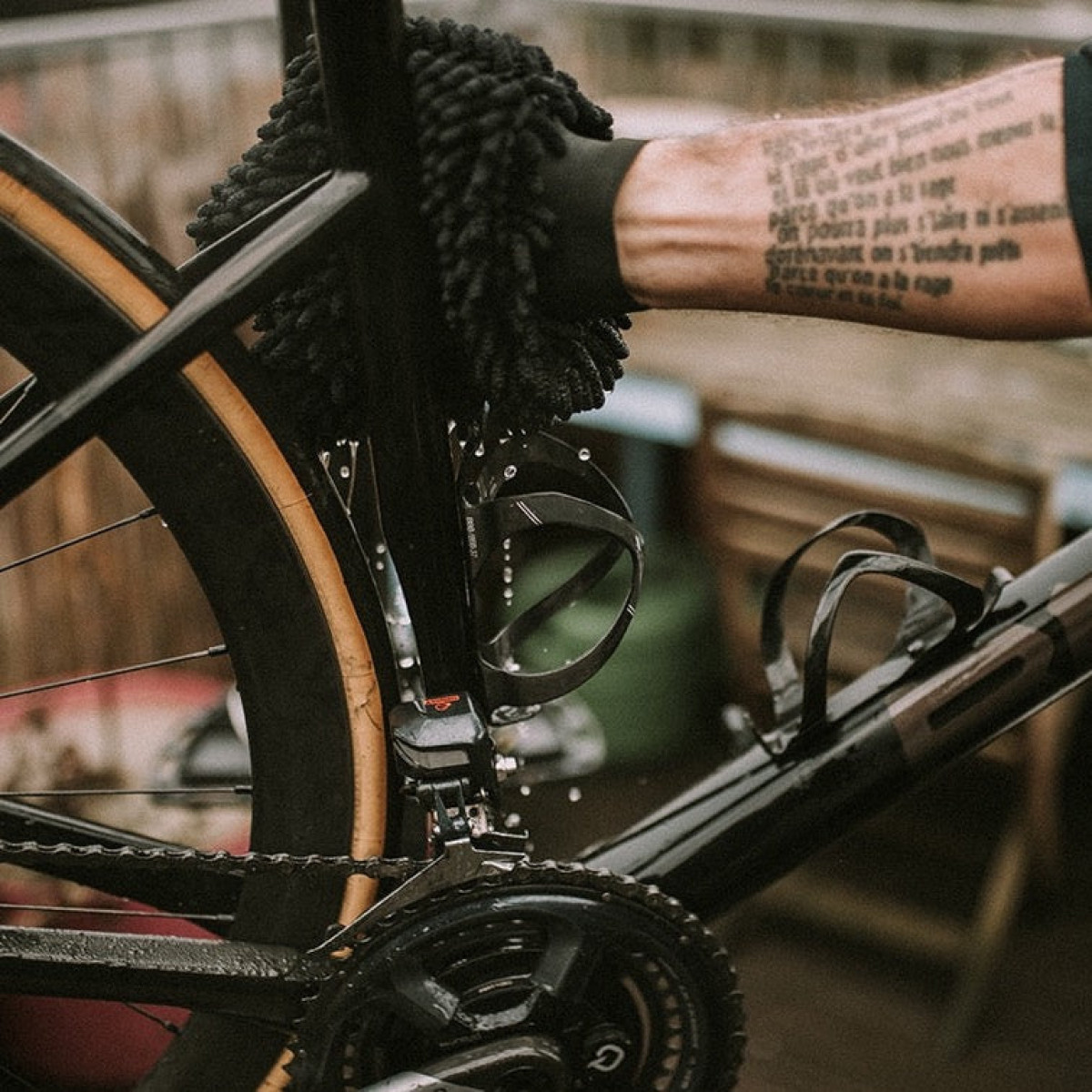 Dynamic Microfibre Bike Cleaning Glove