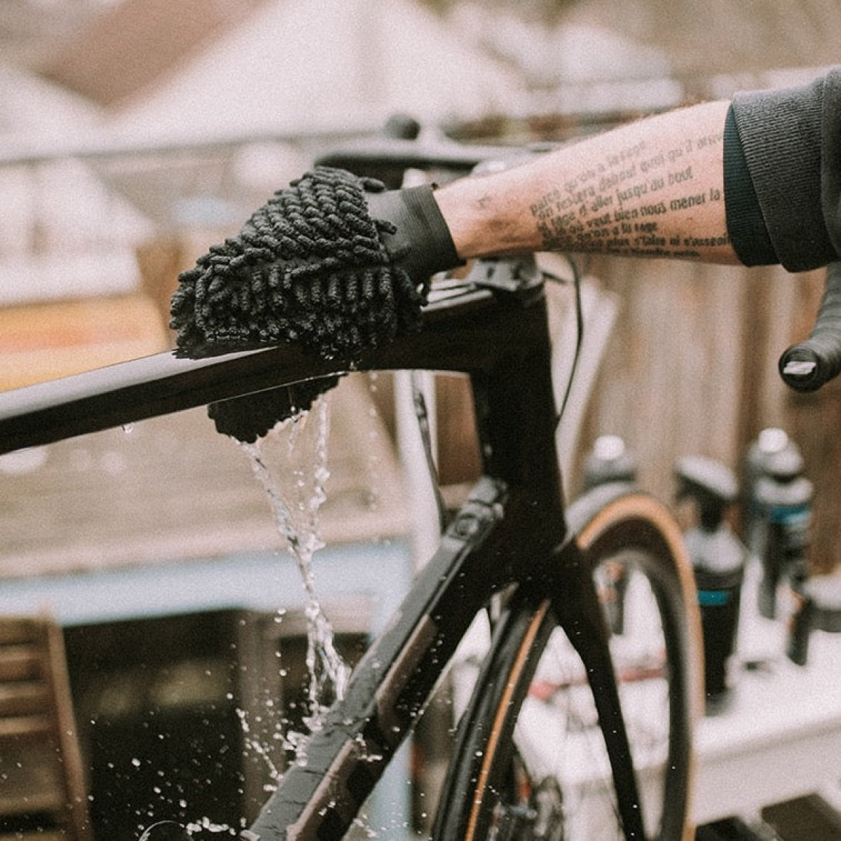Dynamic Microfibre Bike Cleaning Glove