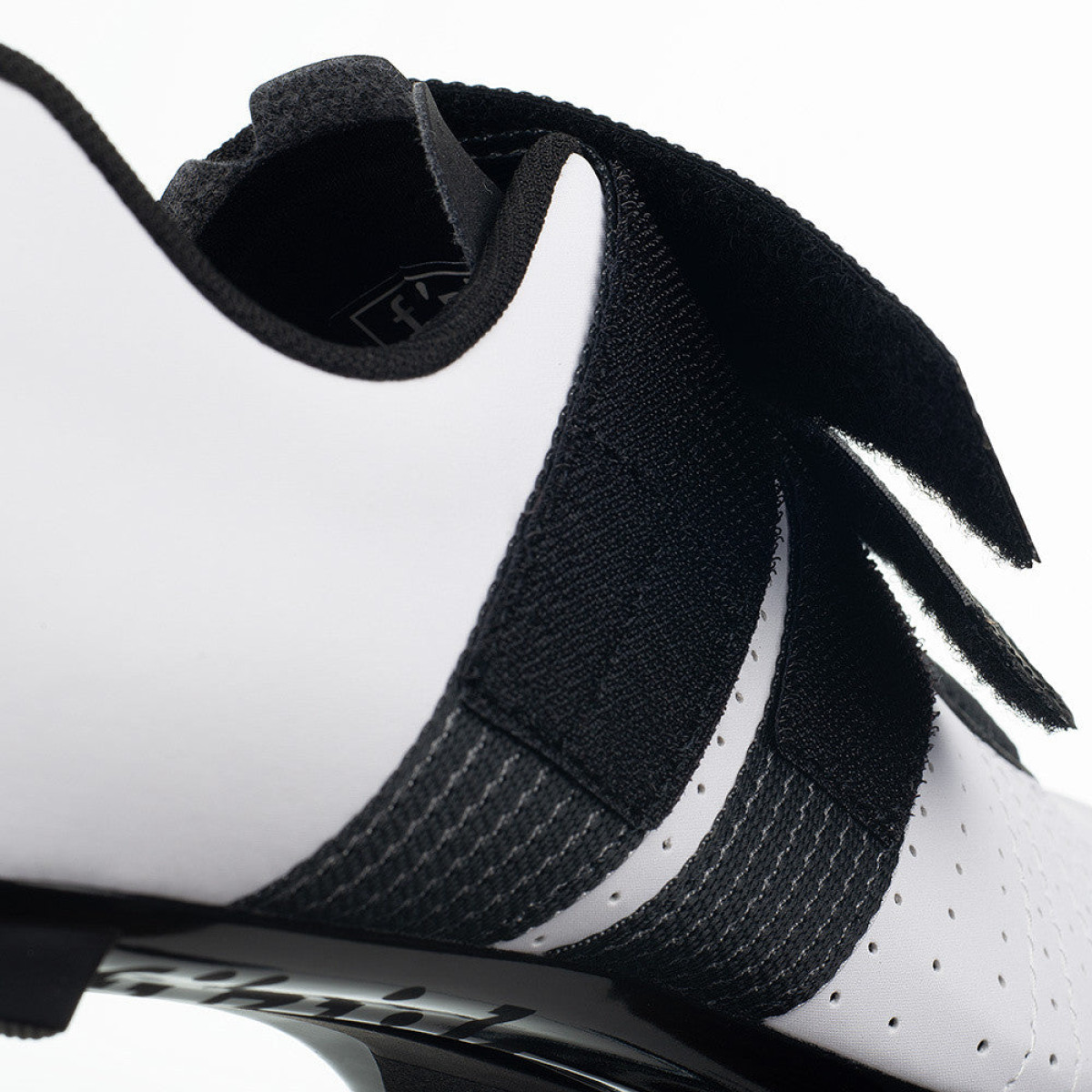 Fizik Tempo Powerstrap R5 šosejas apavi | White - Black