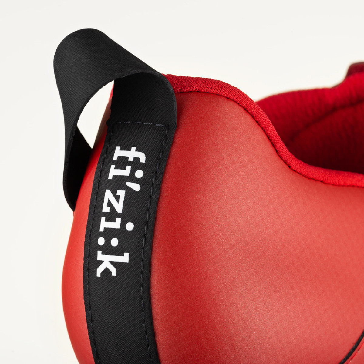 Fizik Transiro Hydra triatlonijalatsid | White - Metal Red