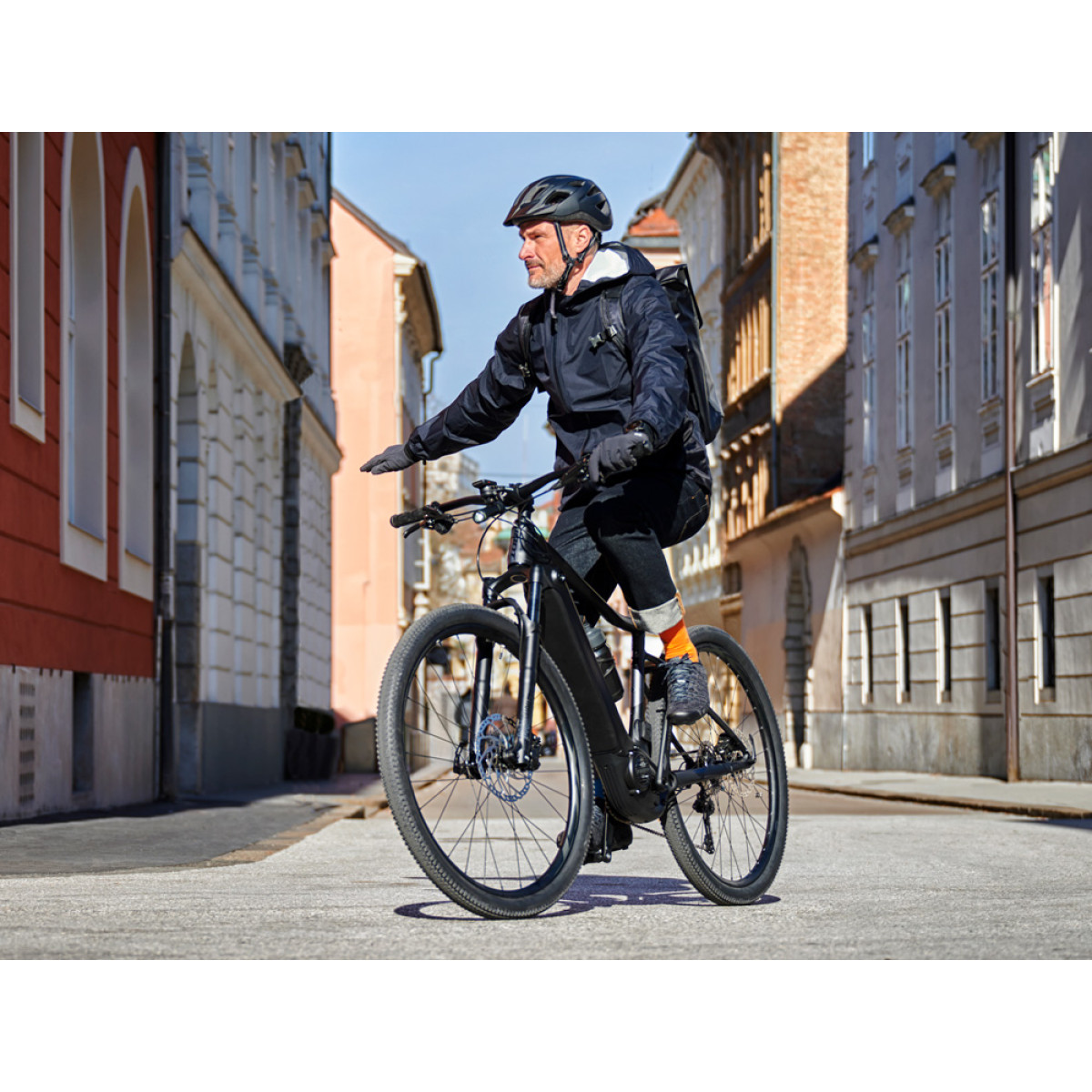 Garmin Varia™ UT800 Smart priekšējais lukturis | Urban Edition