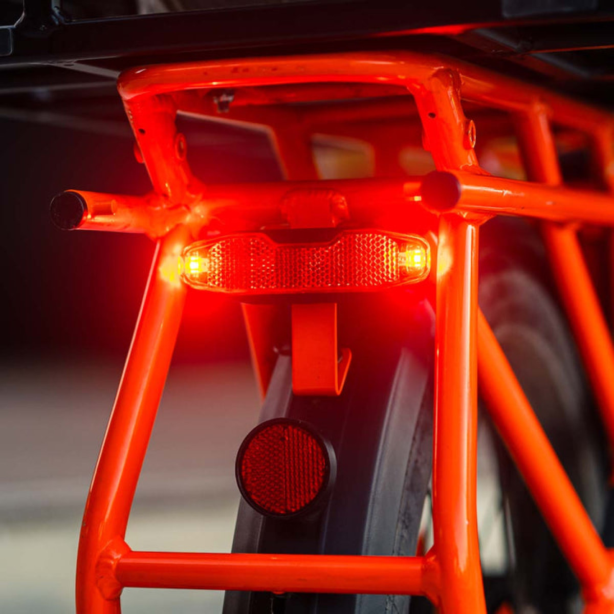 Lezyne E-Bike Super Bright StVZO E12 aizmugurējais lukturis