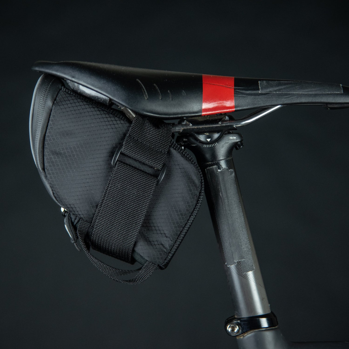 Lezyne Micro Caddy M sadulakott - must | 0,3 L
