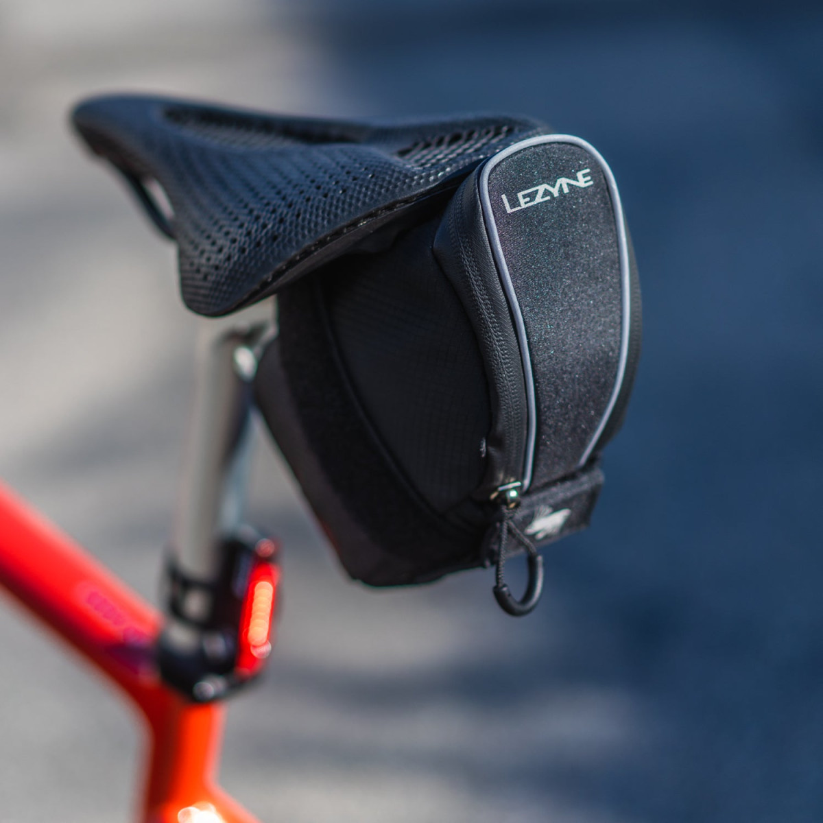 Lezyne Micro Caddy M sadulakott - must | 0,3 L