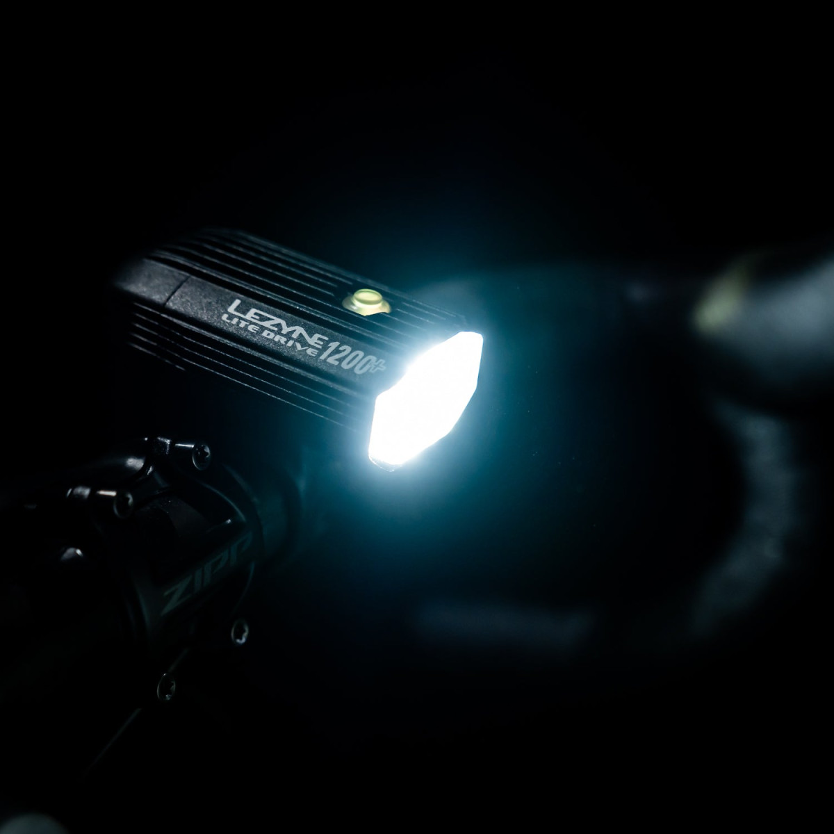 Lezyne Lite Drive 1200+ priekšējais lukturis