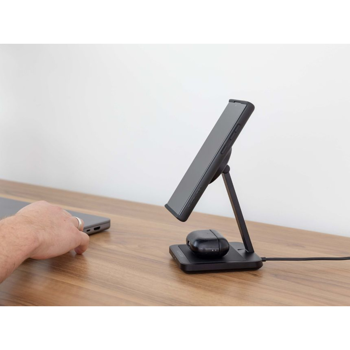 Quad Lock® MAG Dual Desktop juhtmevaba laadija