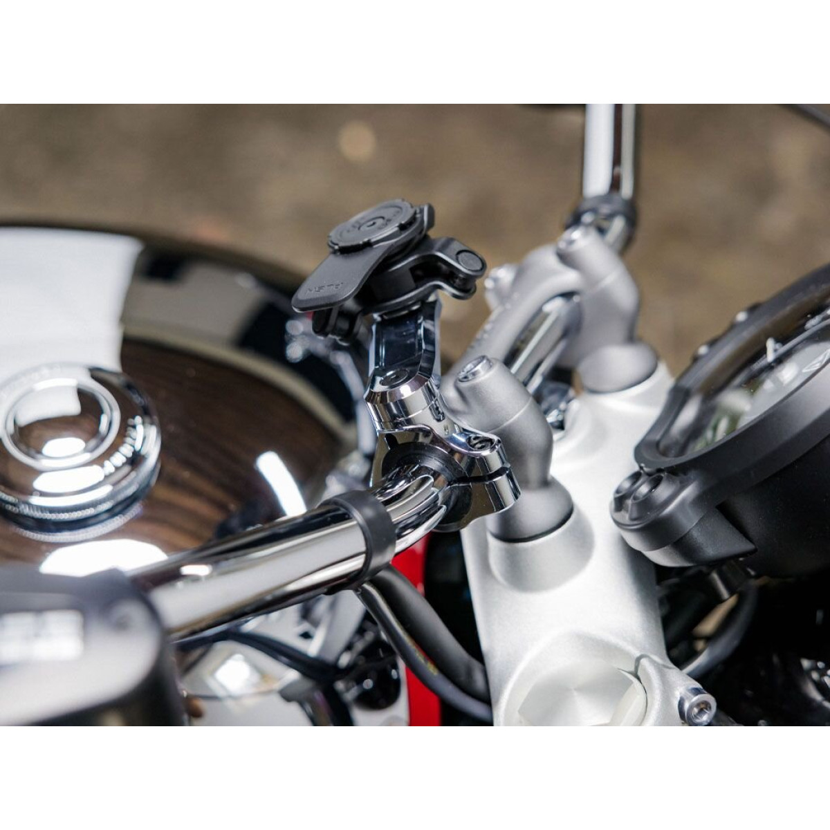 Quad Lock® Pro mootorratta juhtraua kroomitud kinnitus